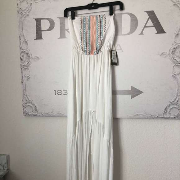 Dresses & Skirts - Gorgeous front slit light flowing strapless maxi